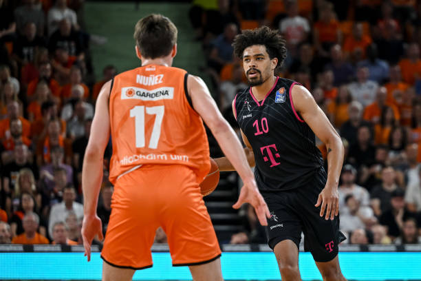 本的中场球 本的中场球